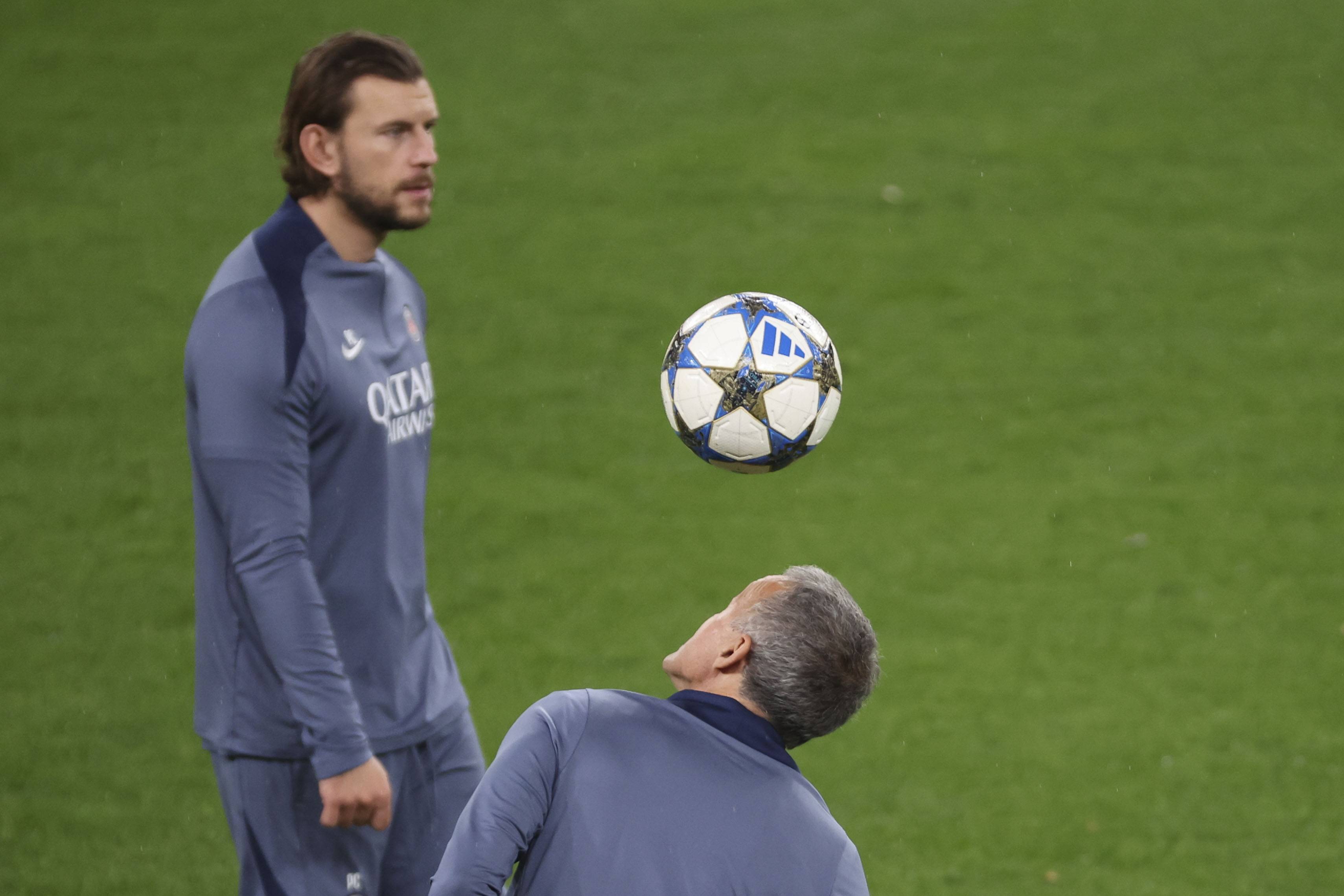 九游体育官网关于窗口期巴黎圣日耳曼调整名单窗口期斯图加特备战意甲,赛前罗马备战意大利杯瞬间刷屏的信息